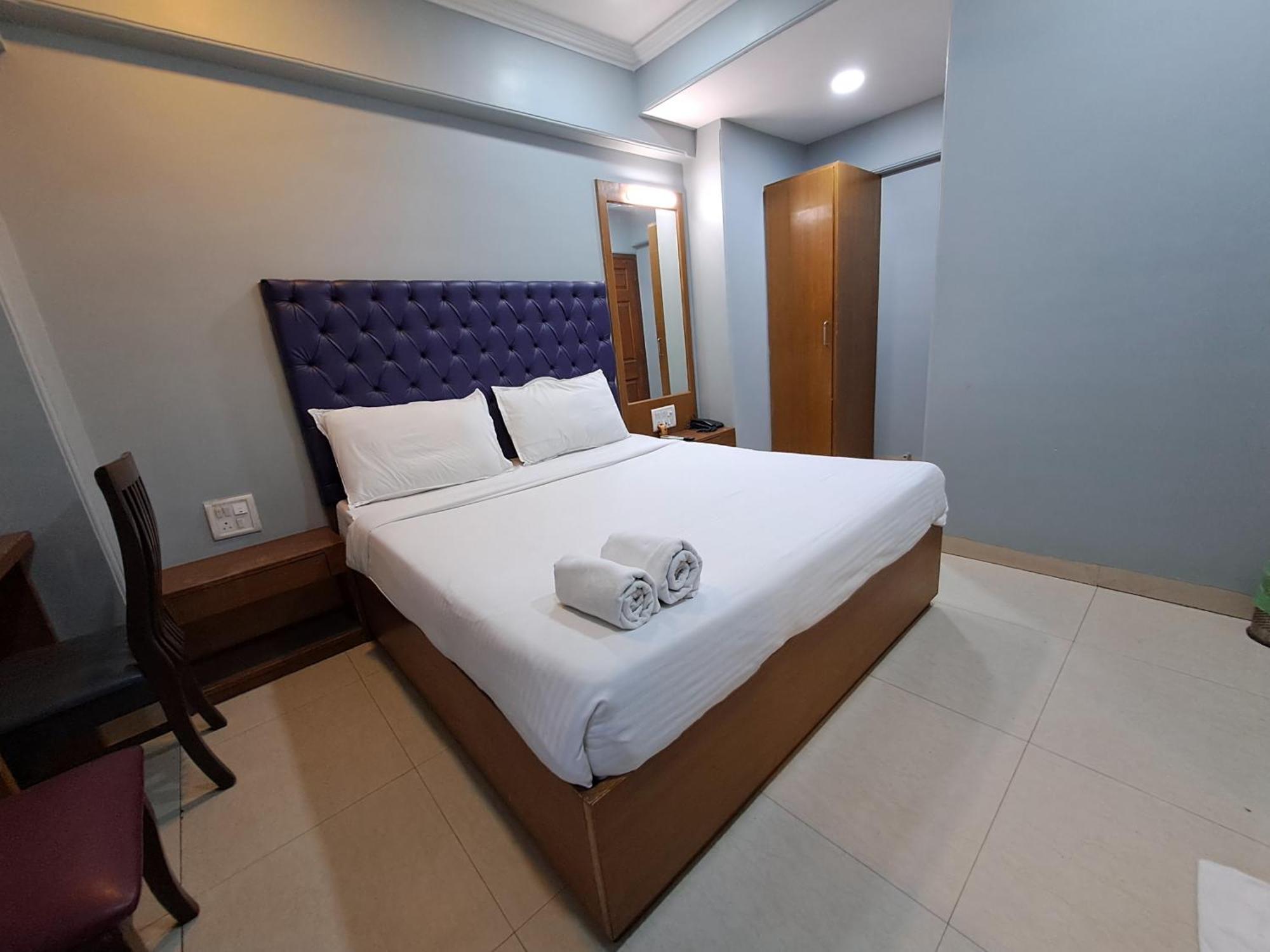 Hotel Cruz Royale Mumbai Exteriör bild