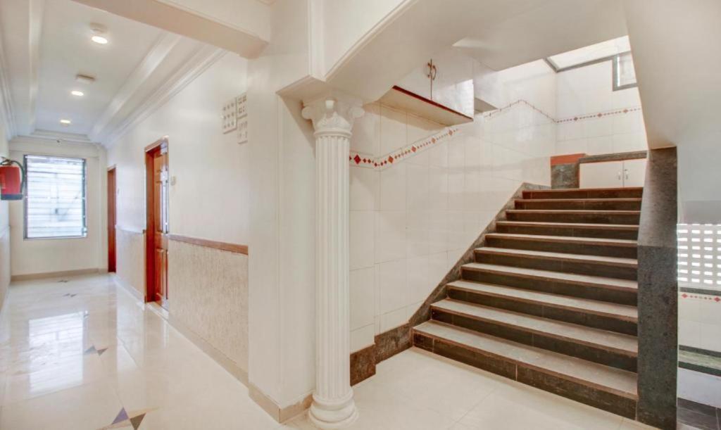 Hotel Cruz Royale Mumbai Exteriör bild